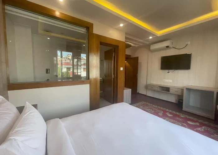 Bayberry - Near Tribhuvan International Airport ホテル 4*